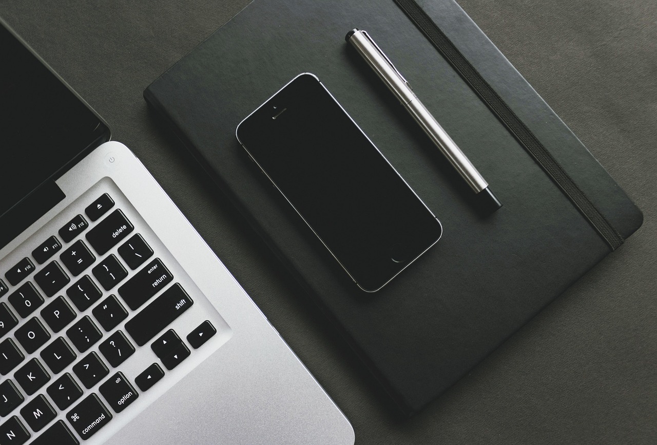 pen, notebook, notepad, diary, stationery, desk, laptop, computer, macbook, keyboard, macbook pro, tech, technology, app
