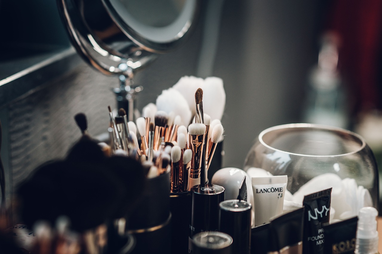 makeup, cosmetics, glass, lipstick, eye painting, accessories, style, elegant, eyelids, crayon, brush, powder, beauty, s